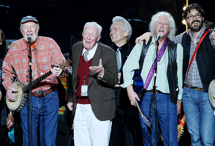 Pete Seeger: Seeger with his older brother John Seeger, Arlo Guthrie and Rodriguez-Seeger