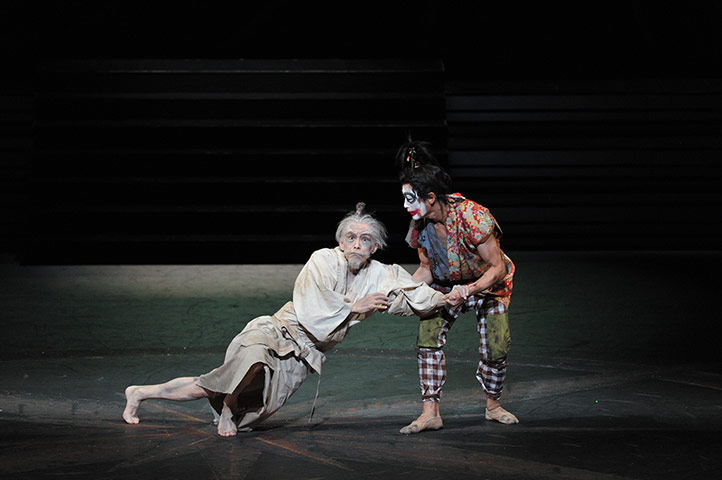 The Prince of the Pagodas: Noboru Hori as the Emperor and Yasuhisa Yoshimoto as Court Fool