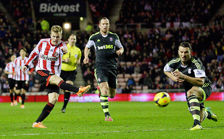 Wednesday's games: Sebastian Larsson has a shot at goal