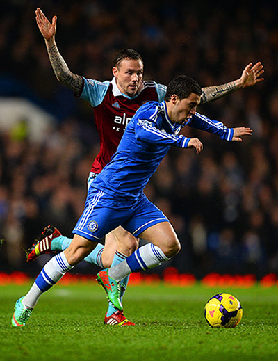 Wedneday's games: Eden Hazard breaks away from the challenge of Matthew Taylor