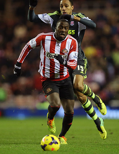 wednesday's matches: Steven N'Zonzi fouls Jozy Altidore 