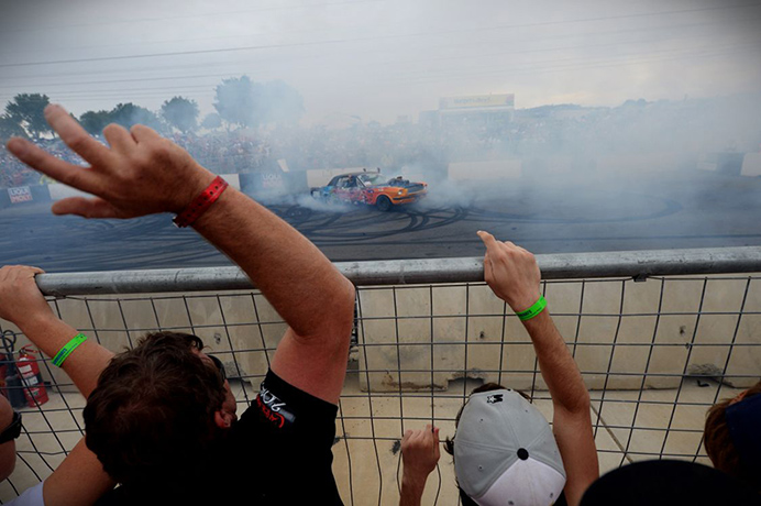 Summernats: Spectators cheer as a car performs a burnout 