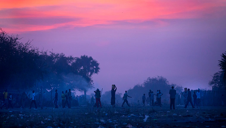 20 Photos: Displaced people prepare to sleep in the open in Awerial, South Dudan
