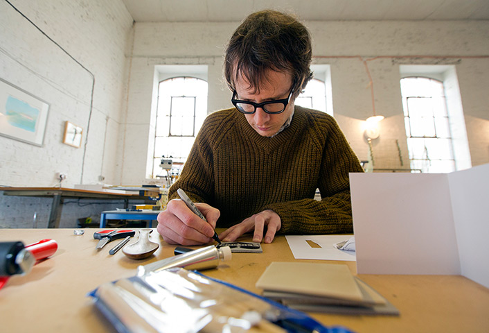 Lino-cutting card: Nick Morley linocut card how to for Do Something