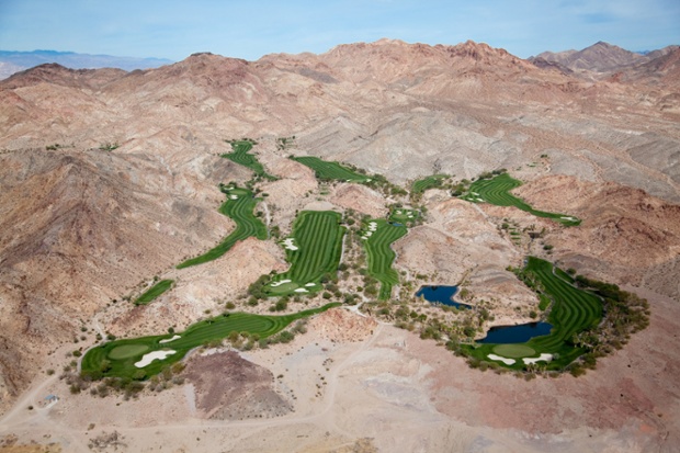 Golf oasis in desert hills, Las Vegas, Nevada, USA 2009