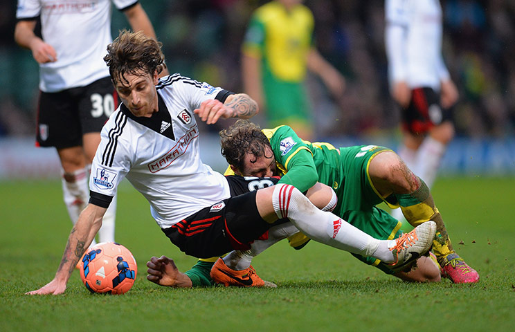 FA CUP THIRD ROUND: Fernando Amorebieta battles with Johan Elmander