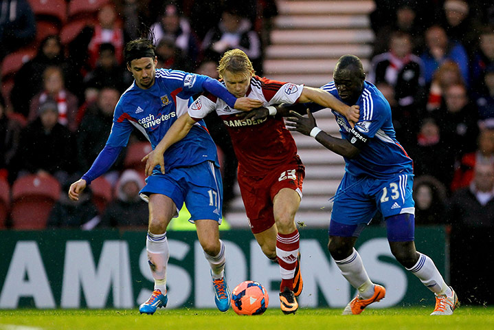 FA CUP THIRD ROUND: Curtis Main can't find a way past George Boyd and Aaron Mclean