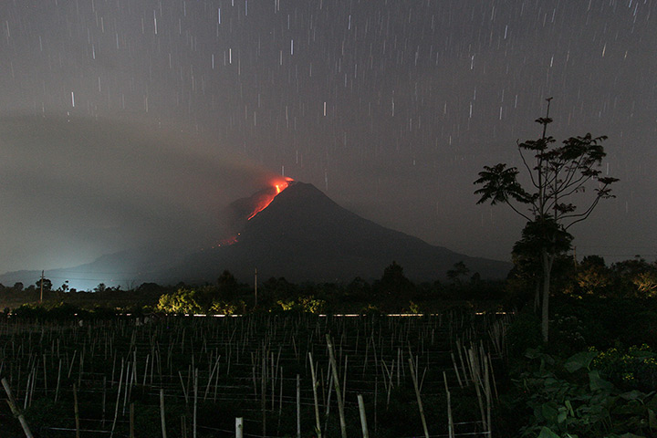 Mount Sinabung: Hot lava runs down Mount Sinabung from a lava dome 