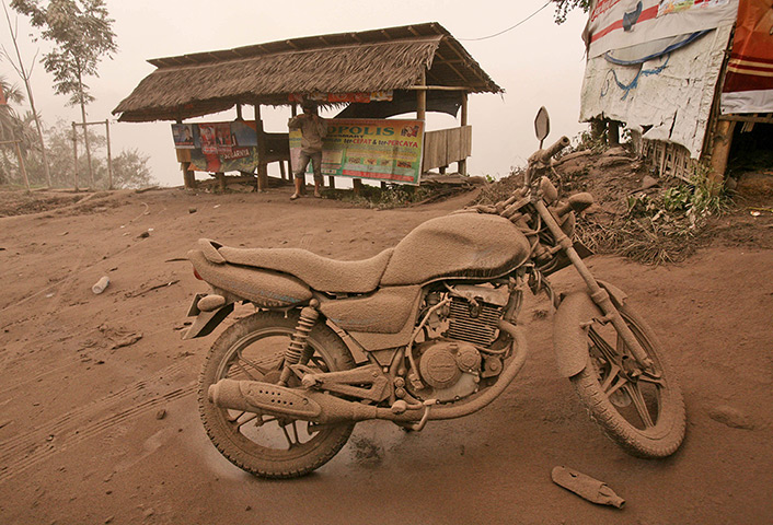 Mount Sinabung: A motorcycle is covered in volcanic ash