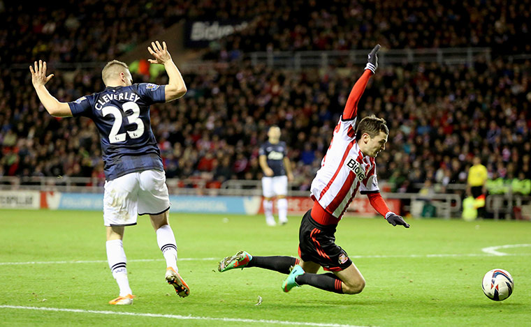 Sunderland versus Utd: Tom Cleverley fouls Adam Johnson