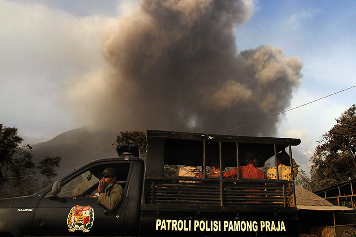 Mount Sinabung volcano: Villagers Evacuated As Mount Sinabung Eruptions Continue