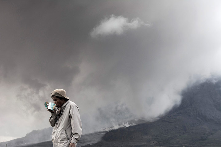 Mount Sinabung Volcano: Sinabung volcano eruption in Indonesia