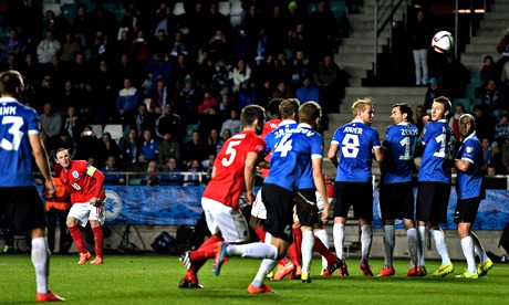 Rooney scores free kick