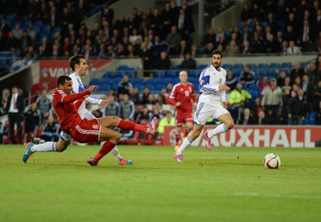 Hal Robson Kanu scores the second after a lovely touch from Bale.