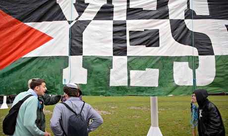 Pro-Palestininian state banner in Parliament Square