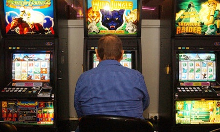 Man playing pokies in Sydney