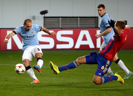 Pablo Zabaleta goes close