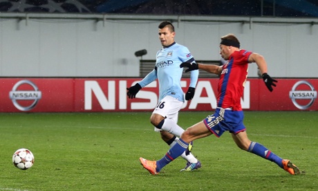 Sergio Aguero scores the first goal for Manchester City
