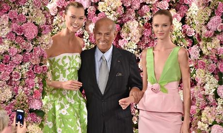 Oscar de la Renta on the runway at his fashion show in September.