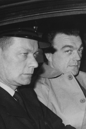 Harry Roberts arrives at court to give evidence at the trial of a man accused of supplying the guns used in the police shootings.