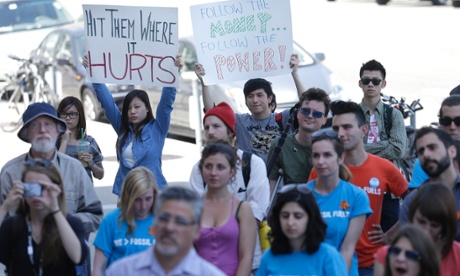 Protest agains fossil fuel investment