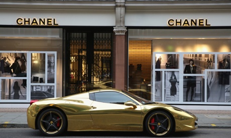 gold ferrari