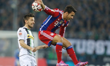 Bayern's Juan Bernat and Moenchengladbach's Julian Korb challenge for the ball.