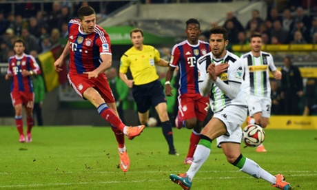 Robert Lewandowski's shot is deflected just wide.
