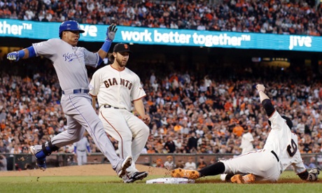 San Francisco Giants' Brandon Belt bunts into shifts and makes plays!