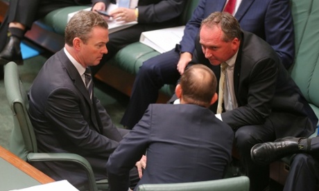 Barnaby Joyce in conference with Tony Abbott and Christopher Pyne as Labor tries to censure him.