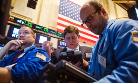 Traders at the New York Stock Exchange awajt news from the Federal Reserve. Photo: Reuters/Lucas Jackson