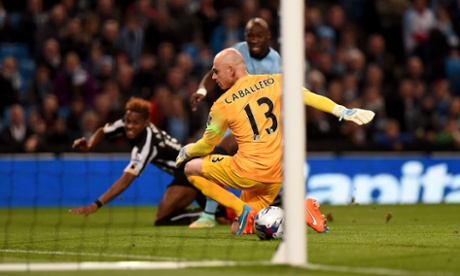 Newcastle United's Rolando Aarons (left) scores his side's first goal of the game