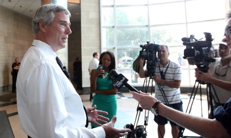 St Louis county prosecutor Bob McCulloch has challenged the Missouri state governor to remove him from the Michael Brown case