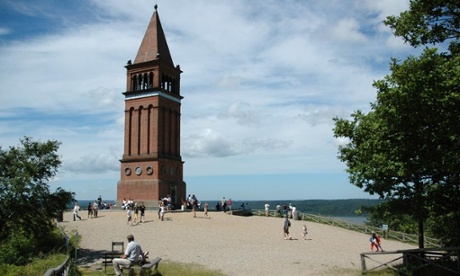 Ejer Baunehøj, Denmark
