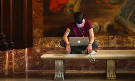 Content marketing can be an effective way of sustaining a user's attention.