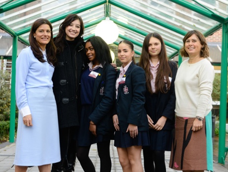 Miriam González Durántez, Daisy Lowe, and Alexandra Shulman with students