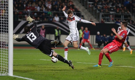 Mueller scores his second from close range.