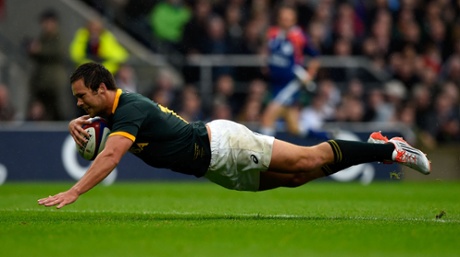 Jan Serfontein of South Africa dives over to score from an interception.