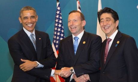 U.S. President Barack Obama (L), Australian Prime Minister Tony Abbott and Japanese Prime Minister Shinzo Abe meet at the G20 summit in Brisbane November 16, 2014.