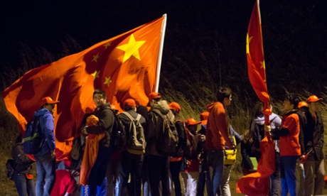 Supporters outnumbered the protestors for arrival of the President of the Peoples Republic of China Mr Xi Jinping and his wife Madam Peng Liyuan at RAAF Fairfairn in Canberra this evening, Sunday 16th November 2014. Photograph by Mike Bowers