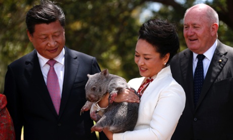 Australian Governor General Peter Cosgrove (R) stands with China's President Xi Jinping and his wife Peng Liyuan, as she holds a wombat in the grounds of Government House on November 17, 2014 in Canberra, Australia.