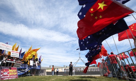 Protestors for and against the visit of The President of China Xi Jinping out the front of Parliament House this afternoon, Monday 17th November 2014