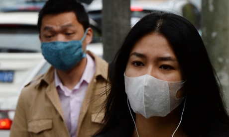 Commuters in Shanghai wear face masks to protect themselves against bird flu in 2013.