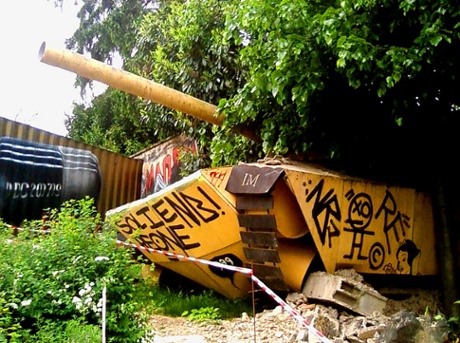 Yellow tank in the Abode of Chaos