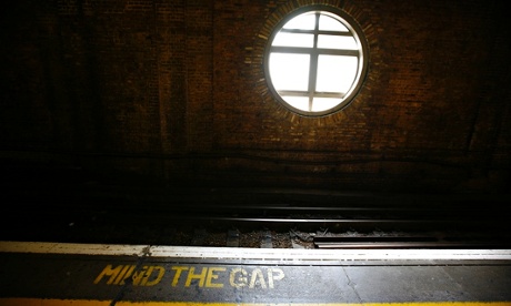 mind the gap tube sign