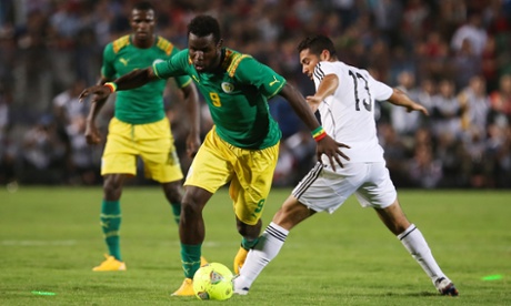 Mame Biram Diouf skips by Sabry Rahel as Senegal beat Egypt to qualify for the 2015 Africa Cup of Nations.