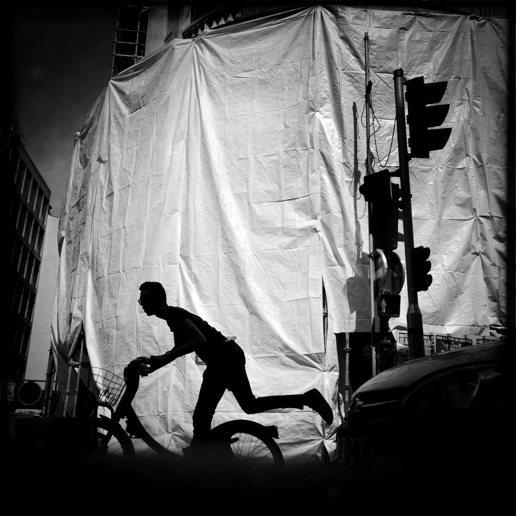 Out of the Phone. Rue des petits-champs, Paris, France. @outofthephone