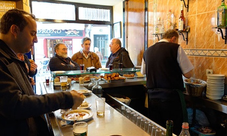 D38WXB casa revuelta madrid spain bar beer men codcasarevueltamadridspainbarbeermencodcasarevueltamadridspainbarbeermencodcasarevueltamadridspainbarbeermencod