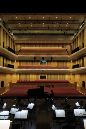 The concert hall was developed with Arup acoustic engineers as a revolutionary two-in-one structure