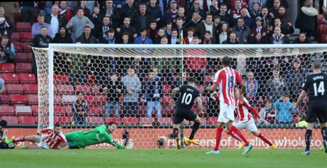 Danny Ings scores the first of two goals in two minutes for him and Burnley.
